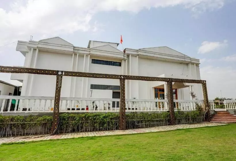 Hôtel Oyo Varda Resort