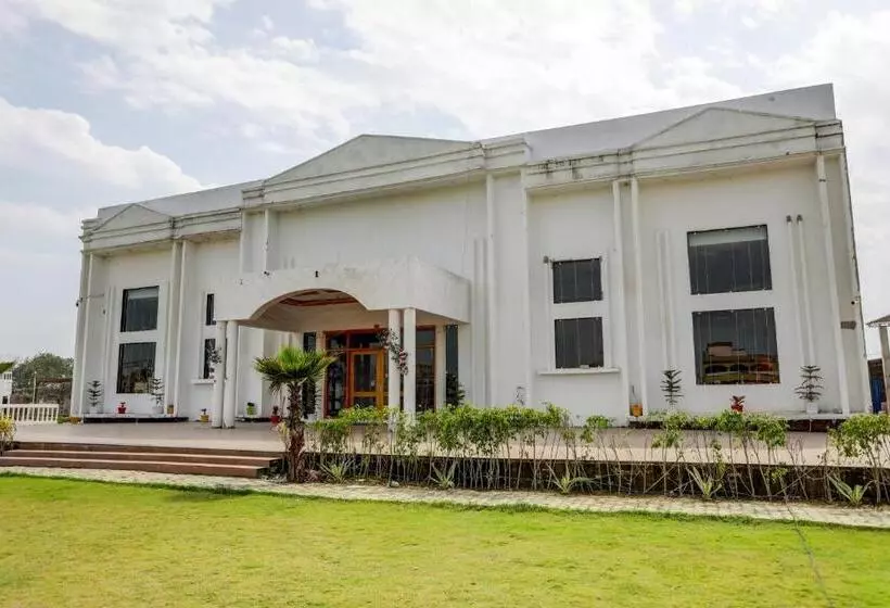 Hôtel Oyo Varda Resort