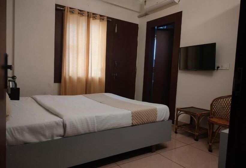 Отель Royal Taj