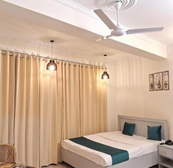 Отель Royal Taj