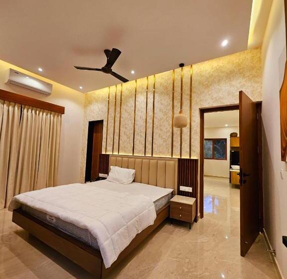 בית מלון כפרי Savera Seafront