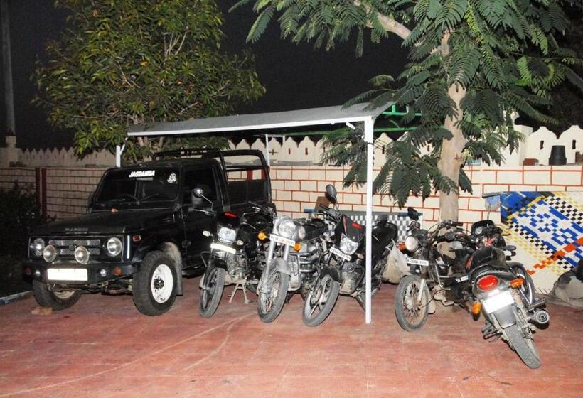 ホテル Yuvraj Nature Resort