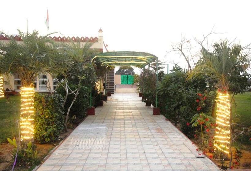 ホテル Yuvraj Nature Resort