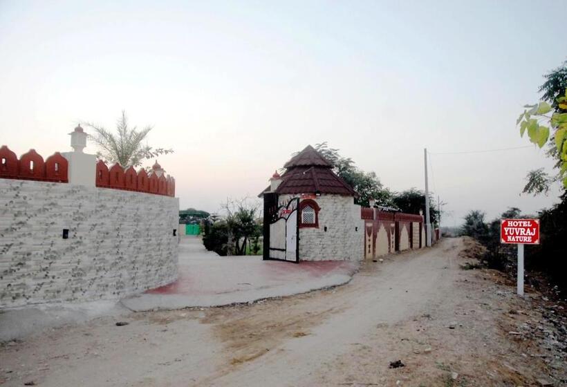 酒店 Yuvraj Nature Resort