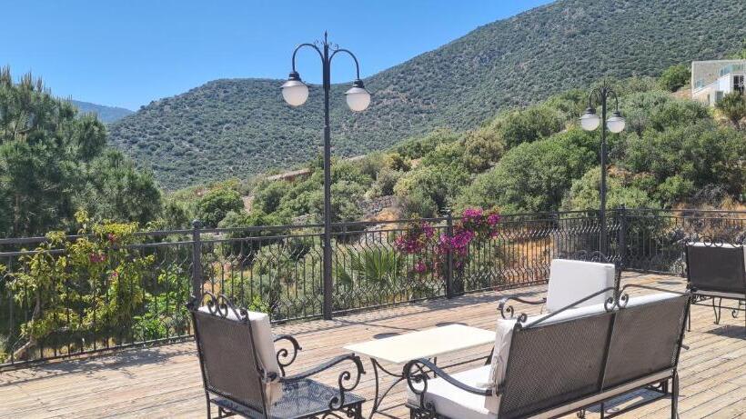 پانسیون Deluxe Suit 401