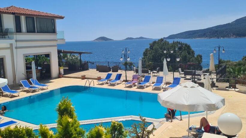 پانسیون Deluxe Suit 401