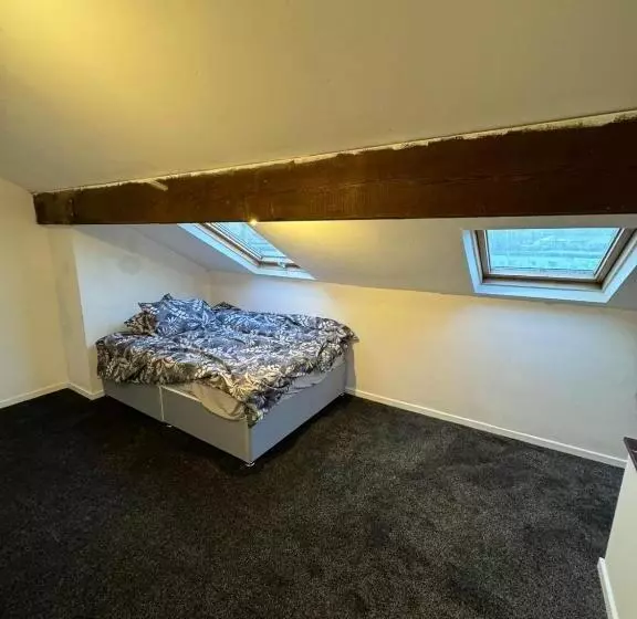 ペンション Huddersfield House