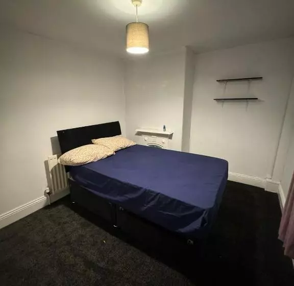 ペンション Huddersfield House