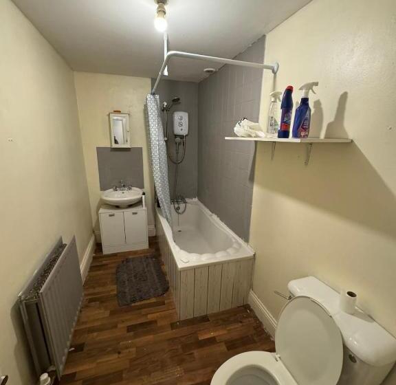 پانسیون Huddersfield House