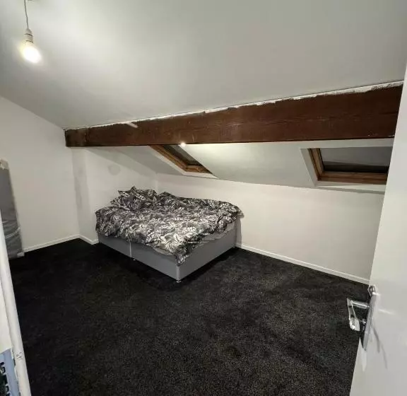 ペンション Huddersfield House