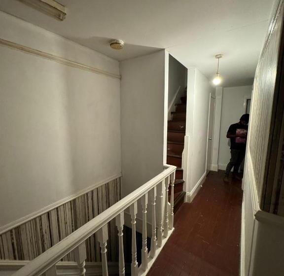 پانسیون Huddersfield House