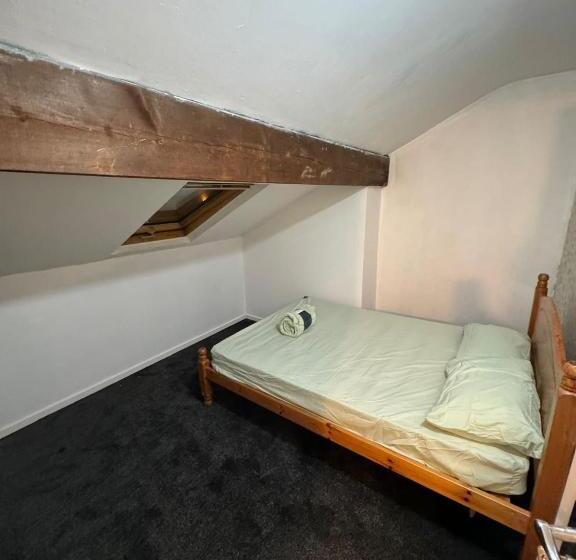 پانسیون Huddersfield House