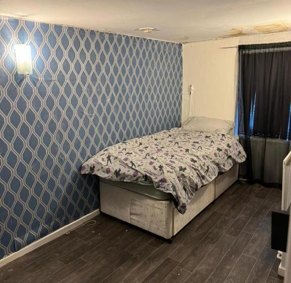 پانسیون Huddersfield House