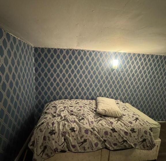 پانسیون Huddersfield House