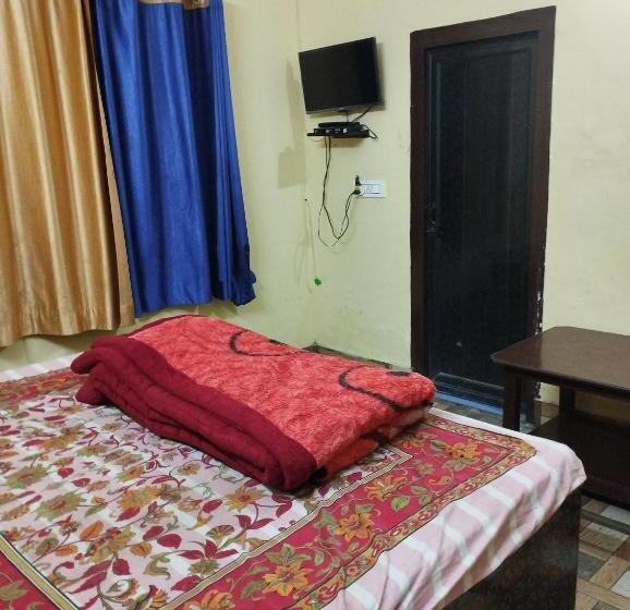 Hotel अधिकारी होटल