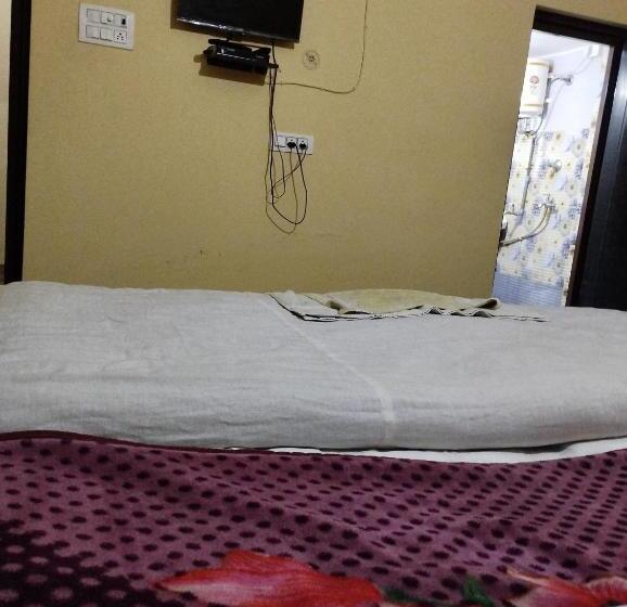 Hotel अधिकारी होटल