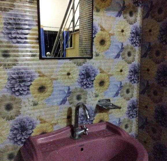 Hotel अधिकारी होटल