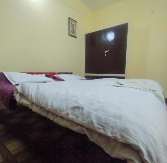 Hotel अधिकारी होटल