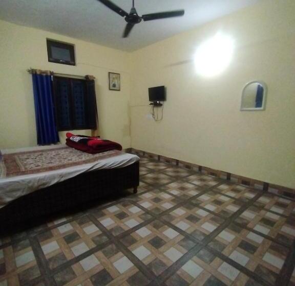 Hotel अधिकारी होटल