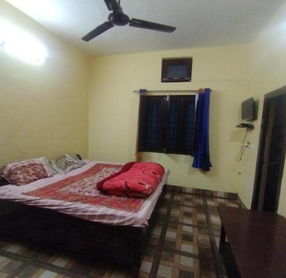 Hotel अधिकारी होटल