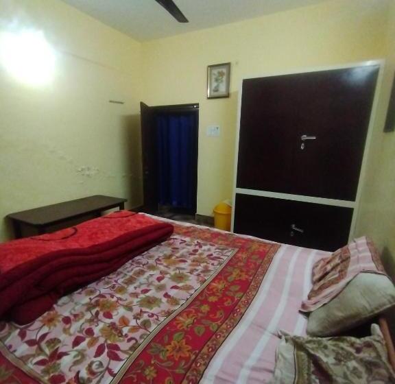 Hotel अधिकारी होटल