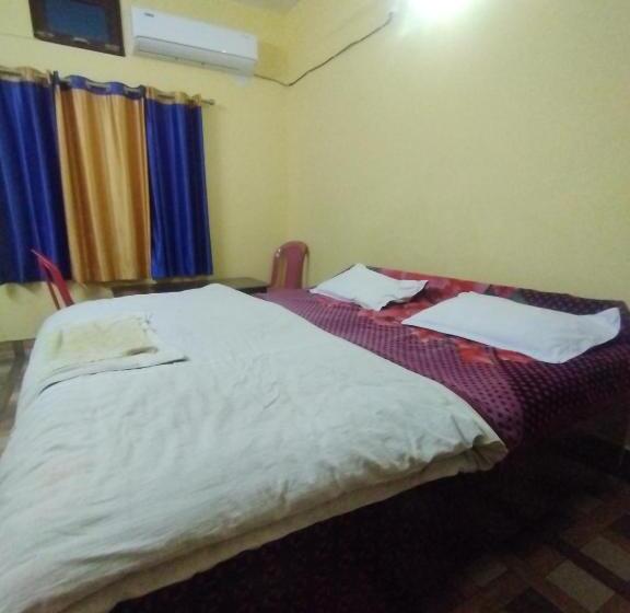 Hotel अधिकारी होटल