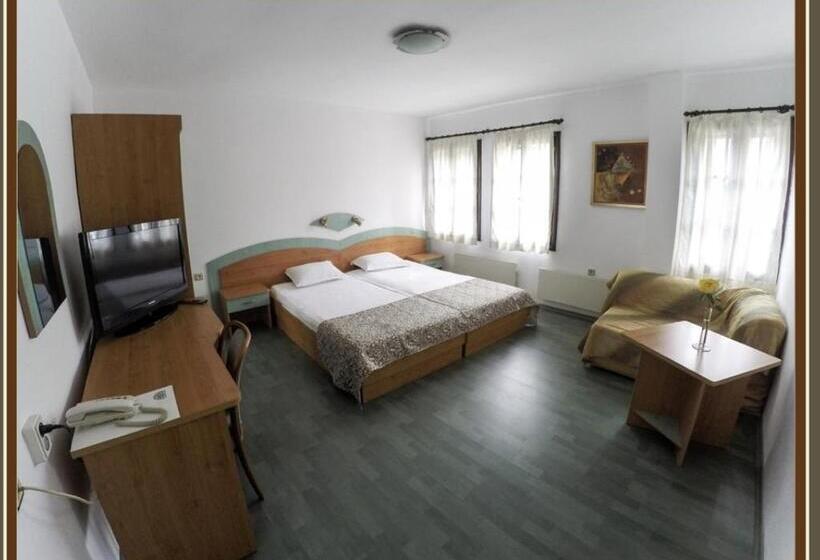 فندق семеен хотел зограф /zograf