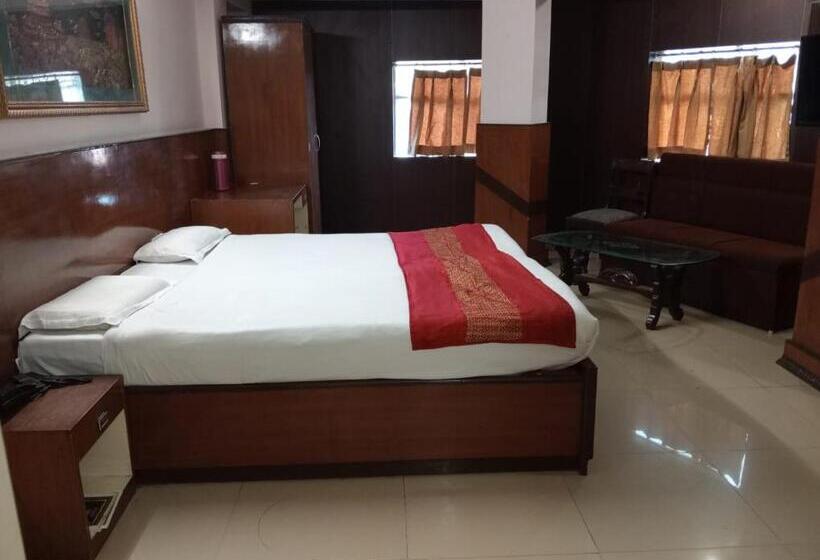 בית מלון כפרי Sun Beam Near Gwalior Railway Station