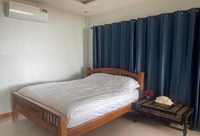 Pension (Hôtel basse catégorie) บ้านระเบียงเลหลังสวน Room A