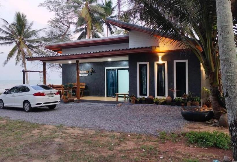 Pension (Hôtel basse catégorie) บ้านระเบียงเลหลังสวน Room A