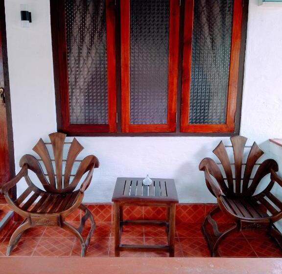 پانسیون Area 51