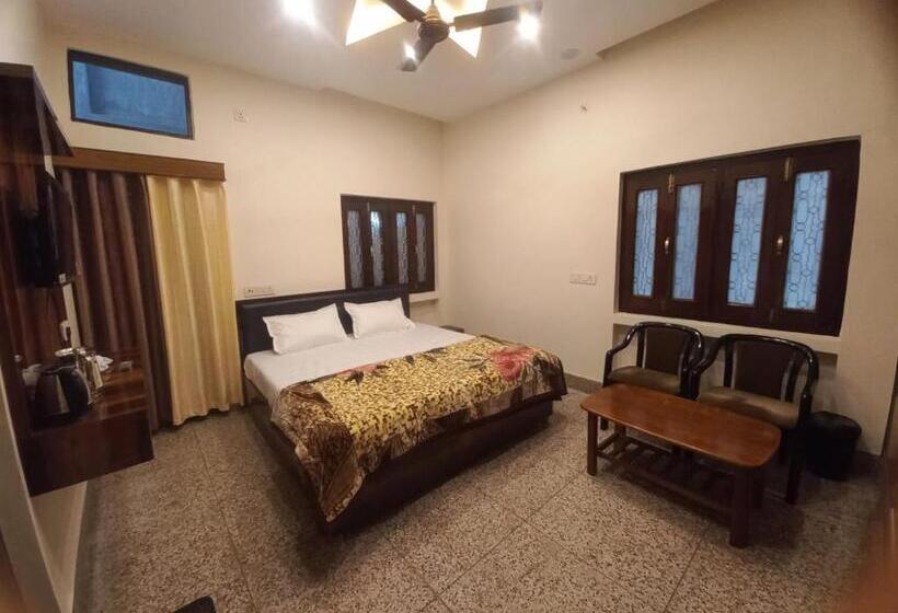 Pension Kalash Guest House