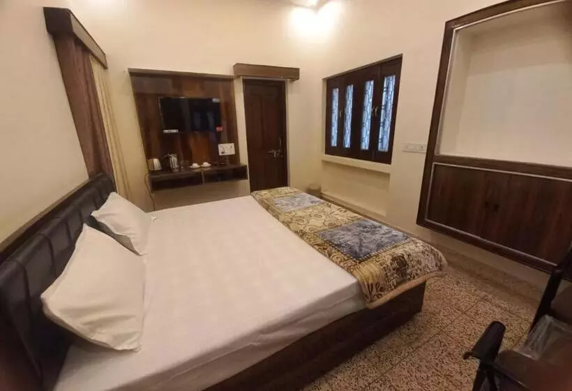 Majatalo Kalash Guest House