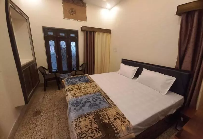 Majatalo Kalash Guest House