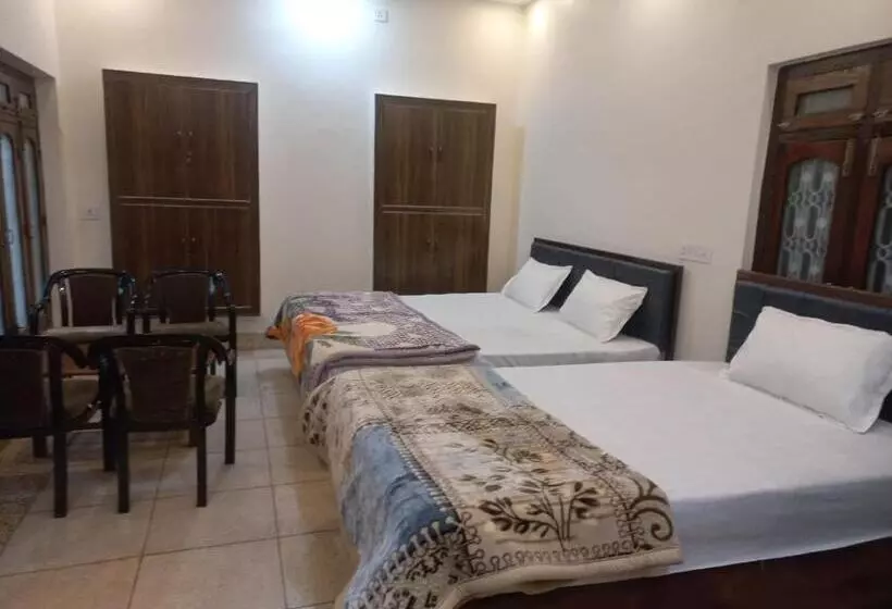 Majatalo Kalash Guest House