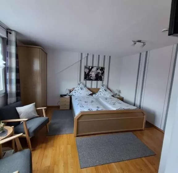 Majatalo Wein  Und Gästehaus Lentes