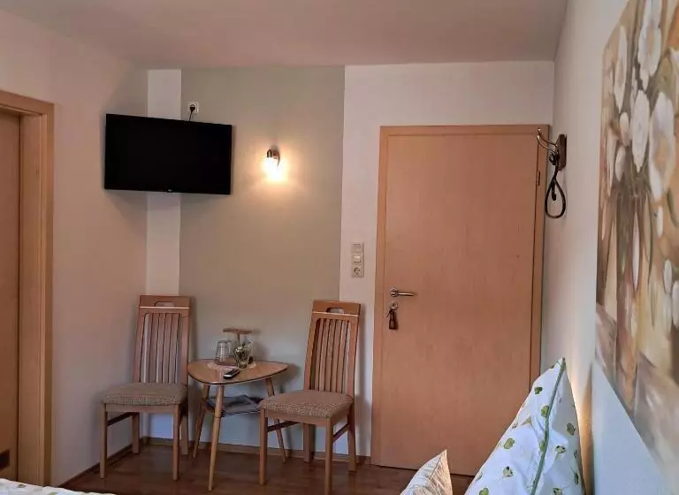 Majatalo Wein  Und Gästehaus Lentes