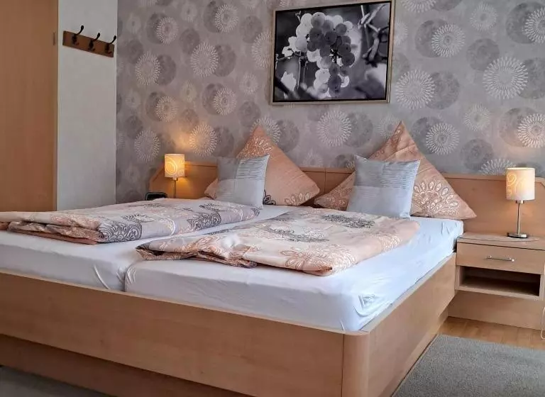 Majatalo Wein  Und Gästehaus Lentes