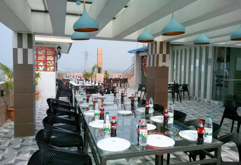 هتل Adarsha Palace