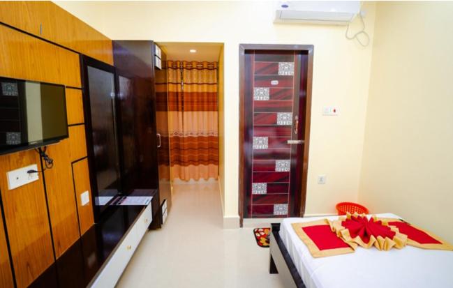 هتل Adarsha Palace