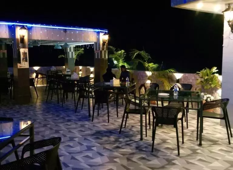 هتل Adarsha Palace
