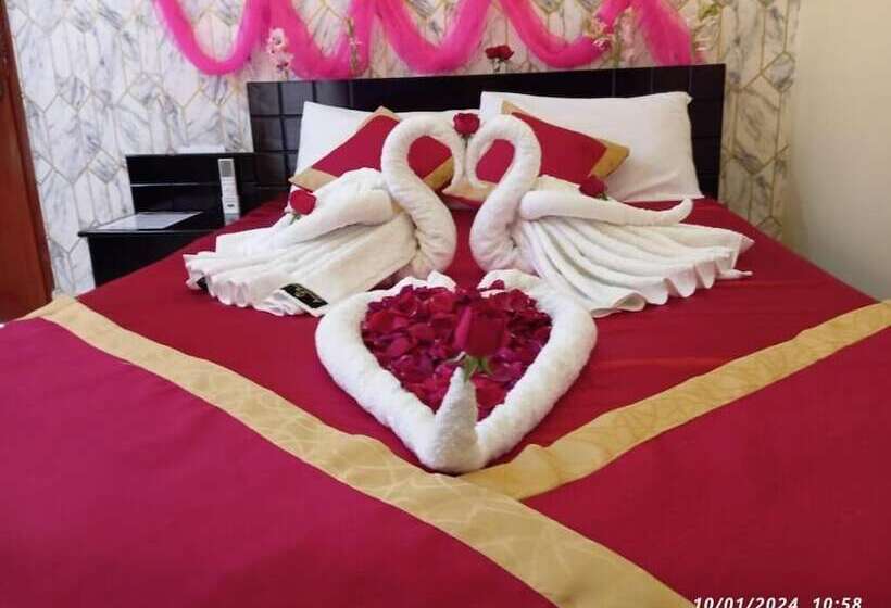 هتل Adarsha Palace