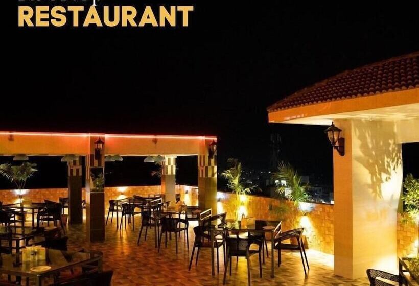 هتل Adarsha Palace