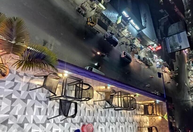 هتل Adarsha Palace