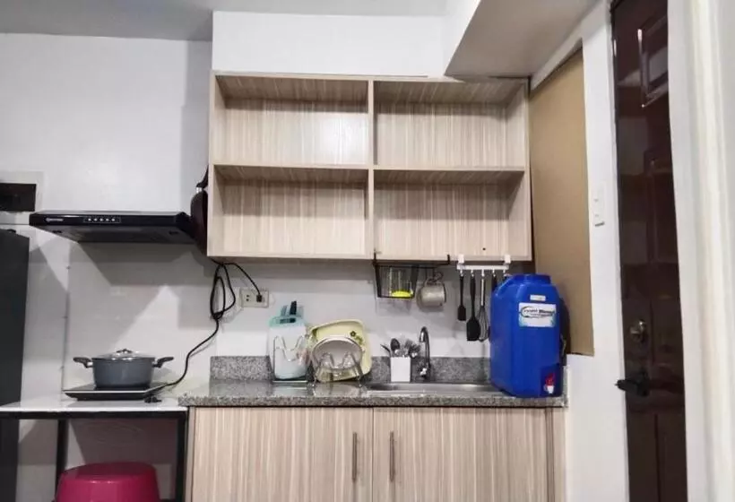 ホテル Alleja Condominium