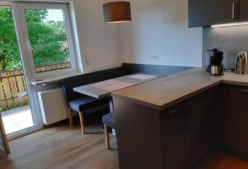 Hotelli Ferienwohnungen Handwerger