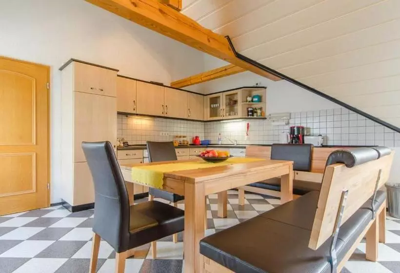 Hotelli Ferienwohnungen Handwerger