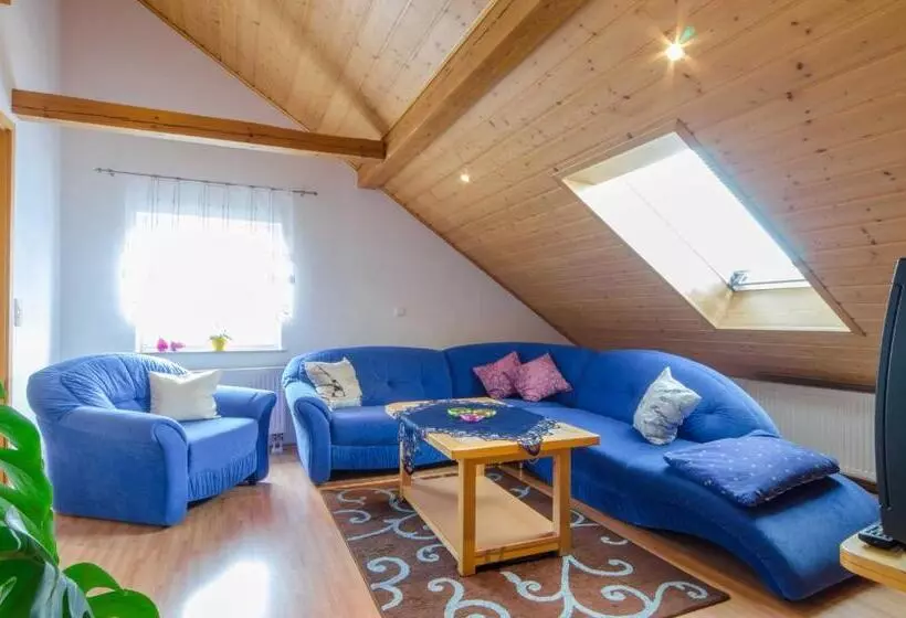 Hotelli Ferienwohnungen Handwerger