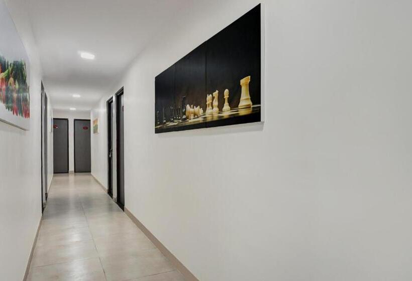 Hotel Oyo Om Sai Lodge