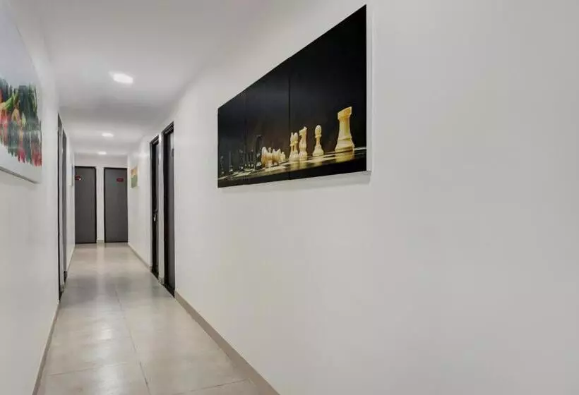 ホテル Oyo Om Sai Lodge